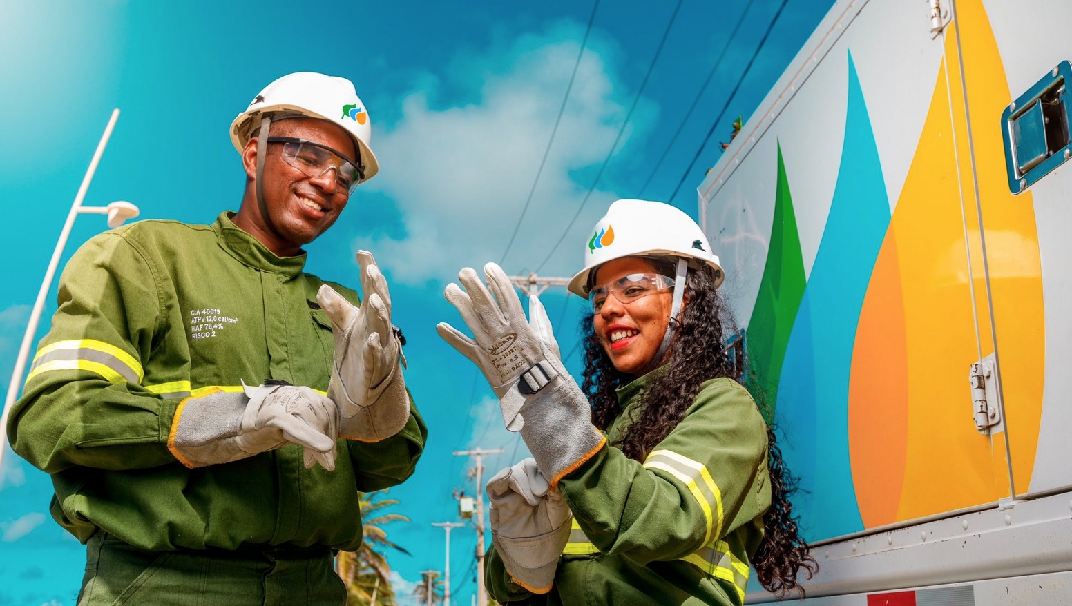 CURSO LIVRE DE CAPACITAÇÃO EM INSTALAÇÕES ELÉTRICAS RESIDENCIAIS E REDES DE DIST. DE ENERGIA ELÉTRICA - Leme T05